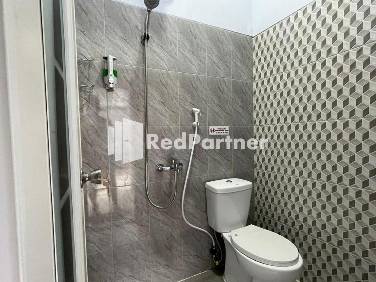 Готель N3 Syariah Near Stasiun Tegal Mitra Reddoorz Екстер'єр фото